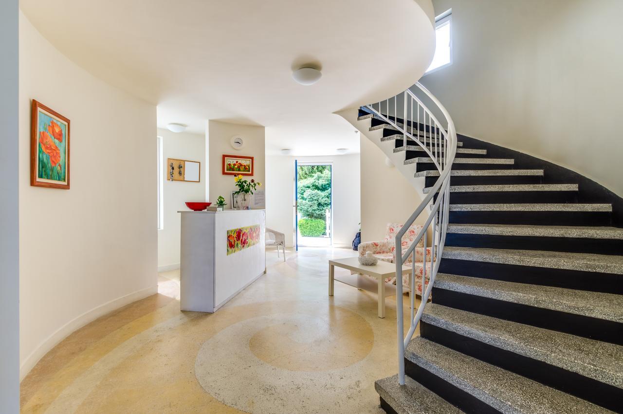 Villa White Dove โกลเดน แซนส์ ภายนอก รูปภาพ