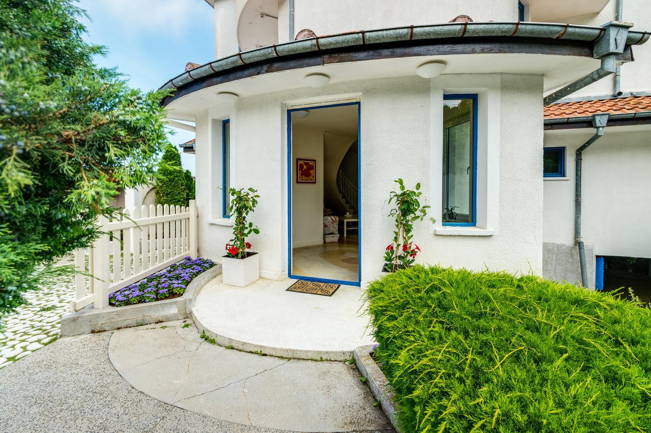 Villa White Dove โกลเดน แซนส์ ภายนอก รูปภาพ